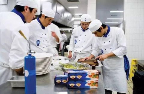Tạp dề đầu bếp thiết kế tiện lợi và an toàn